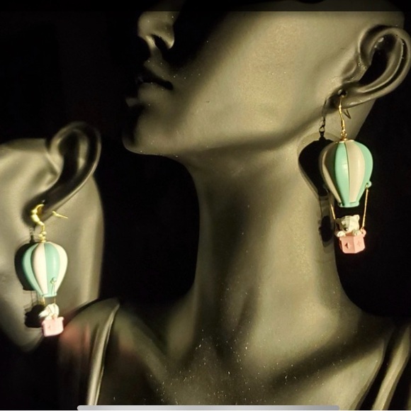 Elegant Cartoon Polar Bear Hot Air Balloon Earrings - Picture 3 of 3